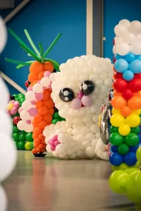 Balónkový zajíček s mrkví – zábava pro děti na výstavě Balonfest.